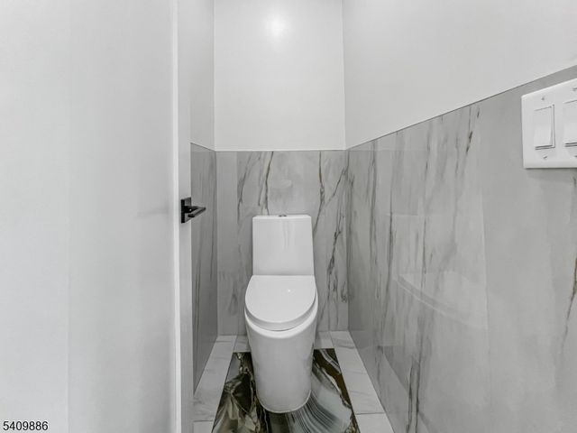 285 Lembeck Ave, Jersey City, NJ 07305