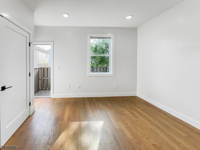 285 Lembeck Ave, Jersey City, NJ 07305