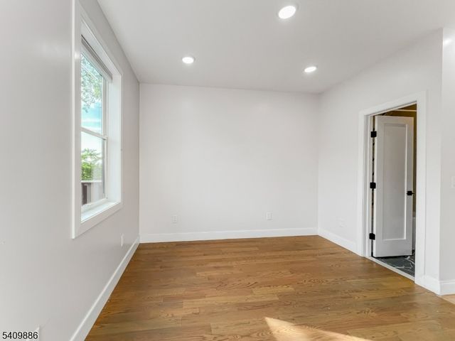 285 Lembeck Ave, Jersey City, NJ 07305