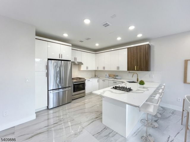 285 Lembeck Ave, Jersey City, NJ 07305