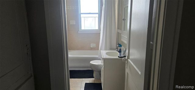 32 Augusta Avenue, Pontiac, MI 48341