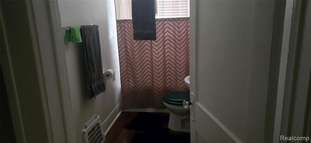 32 Augusta Avenue, Pontiac, MI 48341