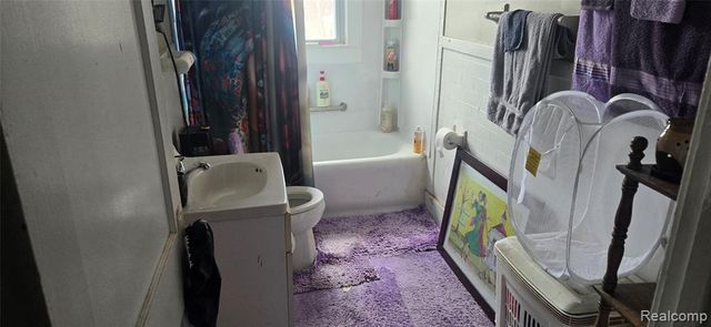 32 Augusta Avenue, Pontiac, MI 48341