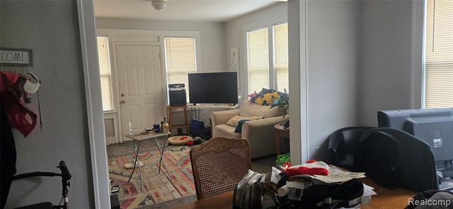 32 Augusta Avenue, Pontiac, MI 48341