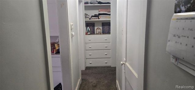 32 Augusta Avenue, Pontiac, MI 48341