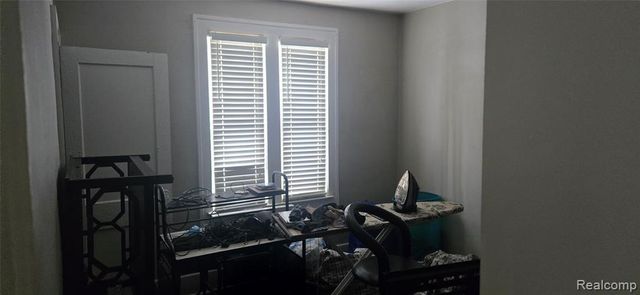 32 Augusta Avenue, Pontiac, MI 48341