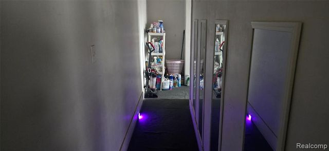 32 Augusta Avenue, Pontiac, MI 48341