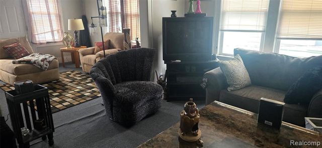 32 Augusta Avenue, Pontiac, MI 48341