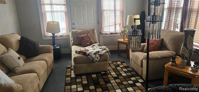 32 Augusta Avenue, Pontiac, MI 48341