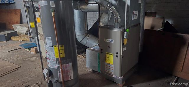 32 Augusta Avenue, Pontiac, MI 48341