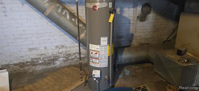 32 Augusta Avenue, Pontiac, MI 48341