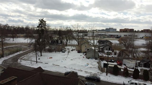 32 Augusta Avenue, Pontiac, MI 48341