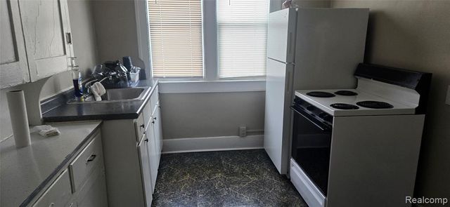 32 Augusta Avenue, Pontiac, MI 48341