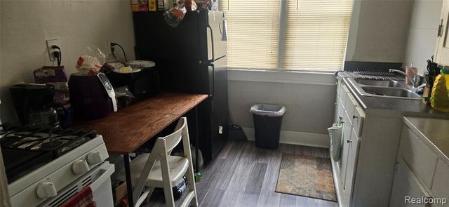 32 Augusta Avenue, Pontiac, MI 48341