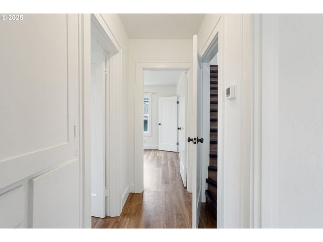 562 21ST St, Salem, OR 97301