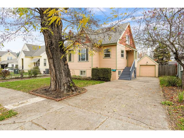 562 21ST St, Salem, OR 97301