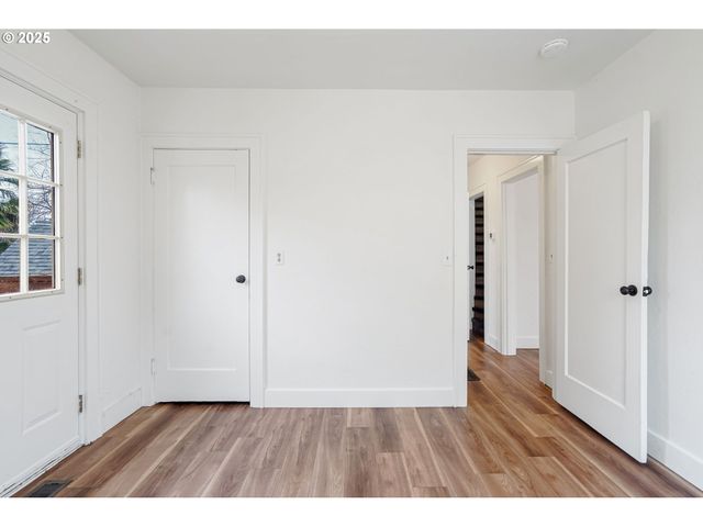 562 21ST St, Salem, OR 97301