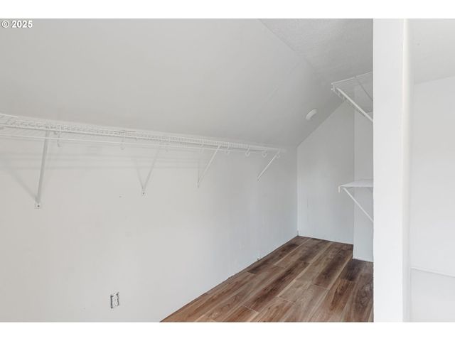 562 21ST St, Salem, OR 97301