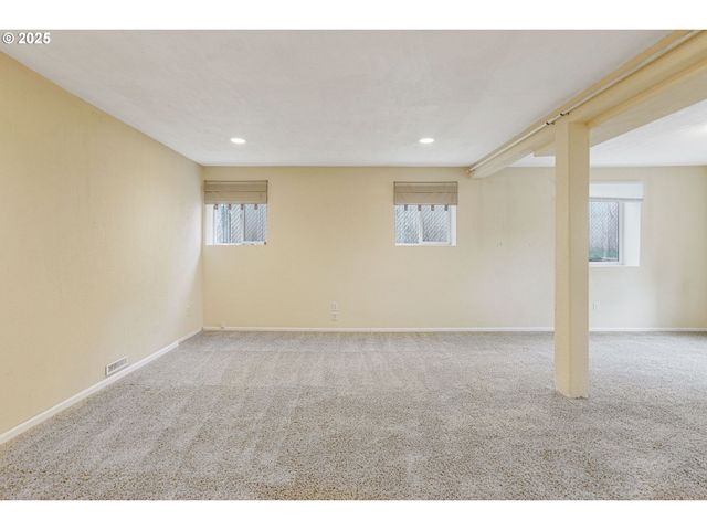 562 21ST St, Salem, OR 97301