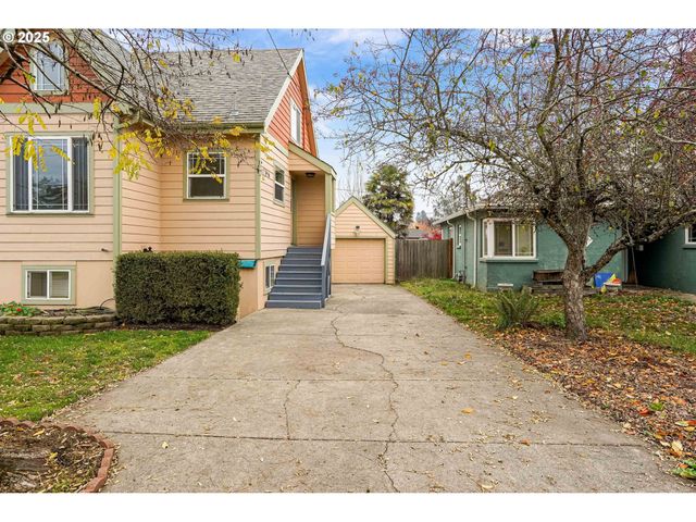 562 21ST St, Salem, OR 97301