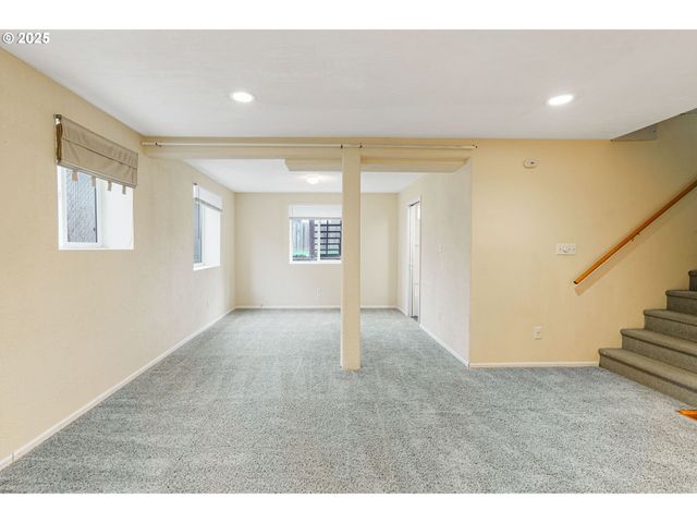 562 21ST St, Salem, OR 97301