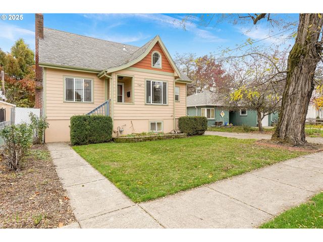 562 21ST St, Salem, OR 97301