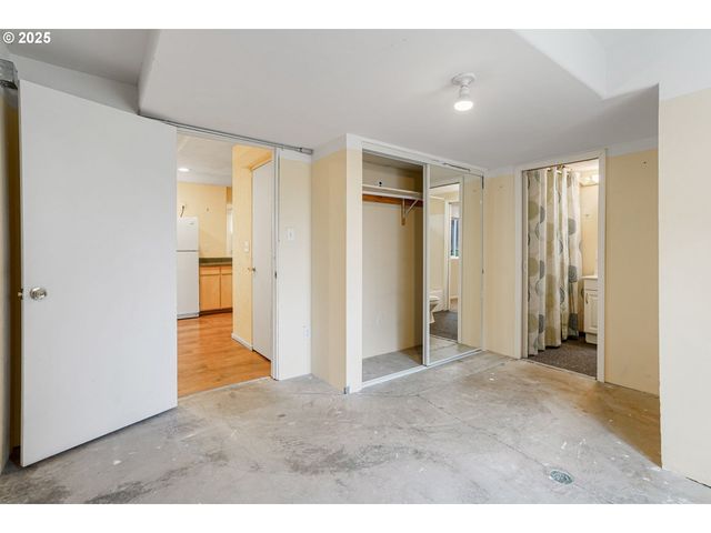 562 21ST St, Salem, OR 97301