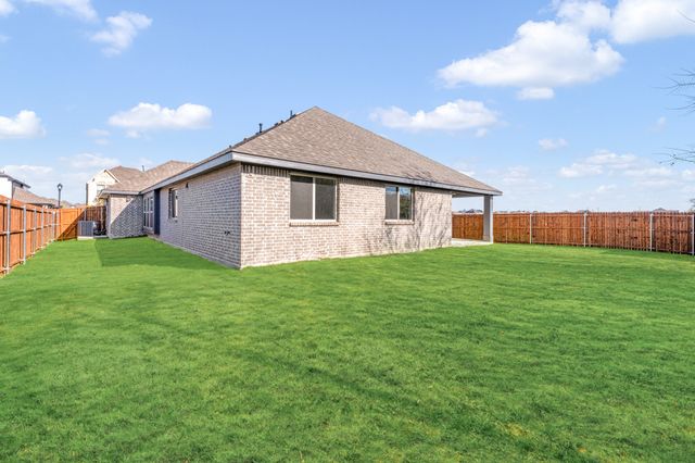 324 Chestnut Lane, Glenn Heights, TX 75154