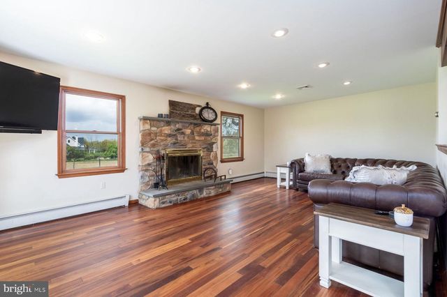 1904 BROAD ST, Perkasie, PA 18944