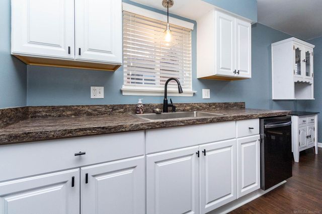 22008 Sunnydale Street, Saint Clair Shores, MI 48081