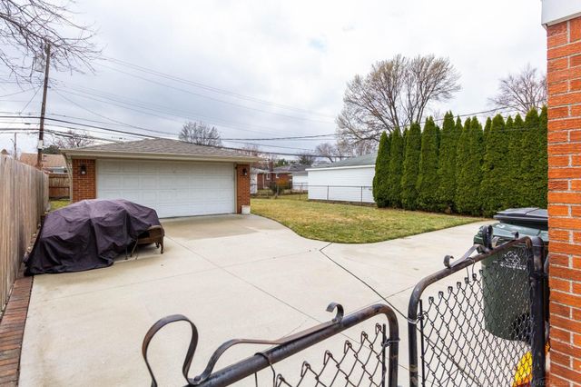 22008 Sunnydale Street, Saint Clair Shores, MI 48081