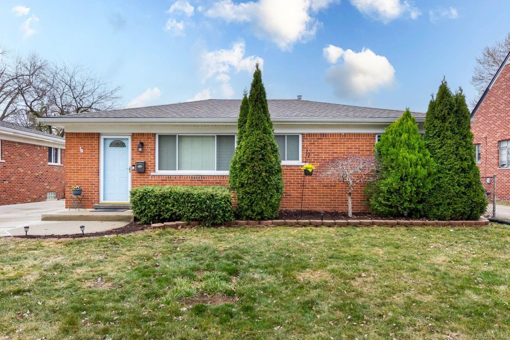 22008 Sunnydale Street, Saint Clair Shores, MI 48081