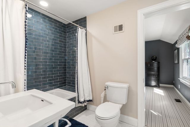 10 Main Street, Dover, MA 02030