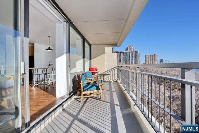 4 Horizon Road 1027, Fort Lee, NJ 07024