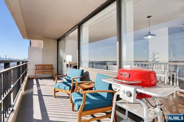 4 Horizon Road 1027, Fort Lee, NJ 07024