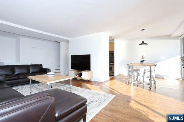 4 Horizon Road 1027, Fort Lee, NJ 07024