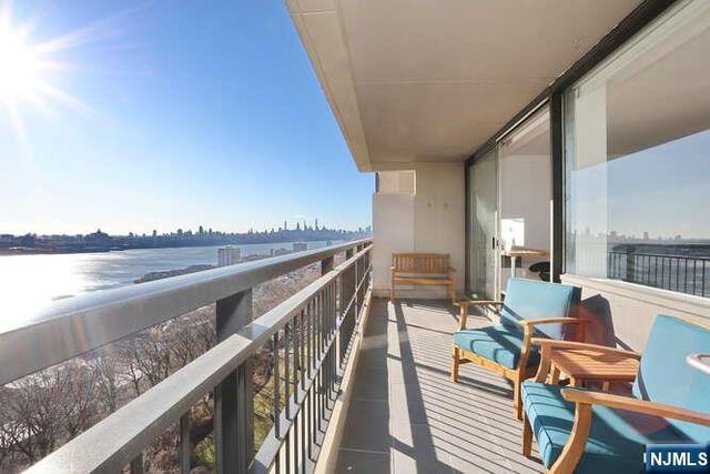 4 Horizon Road 1027, Fort Lee, NJ 07024