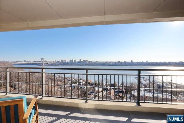 4 Horizon Road 1027, Fort Lee, NJ 07024