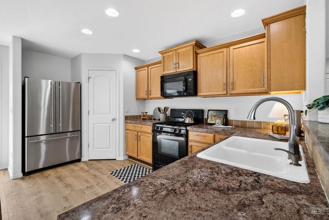 7837 E Bratton Dr, Nampa, ID 83687