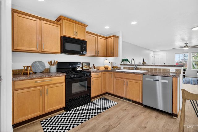 7837 E Bratton Dr, Nampa, ID 83687