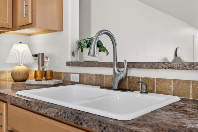 7837 E Bratton Dr, Nampa, ID 83687