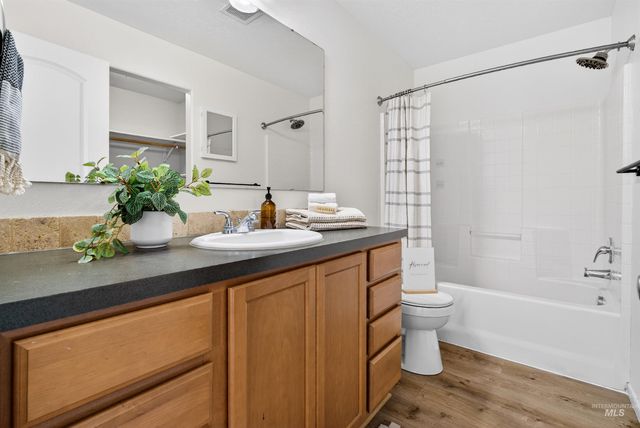 7837 E Bratton Dr, Nampa, ID 83687