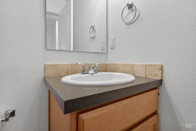 7837 E Bratton Dr, Nampa, ID 83687