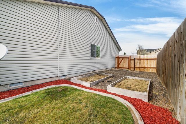7837 E Bratton Dr, Nampa, ID 83687