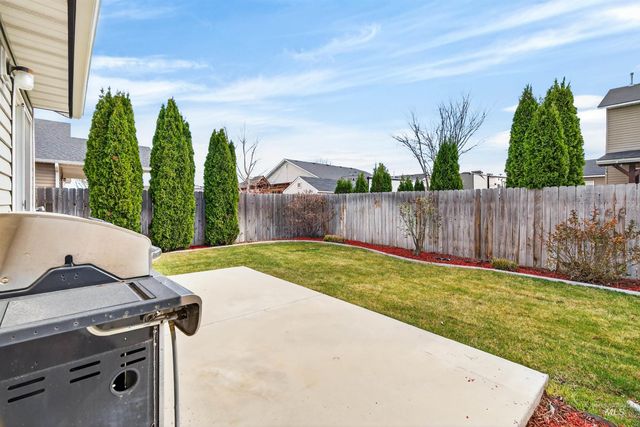 7837 E Bratton Dr, Nampa, ID 83687