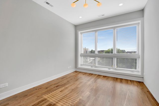 2350 S Leavitt Street 3F, Chicago, IL 60608