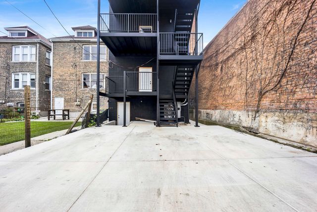 2350 S Leavitt Street 3F, Chicago, IL 60608