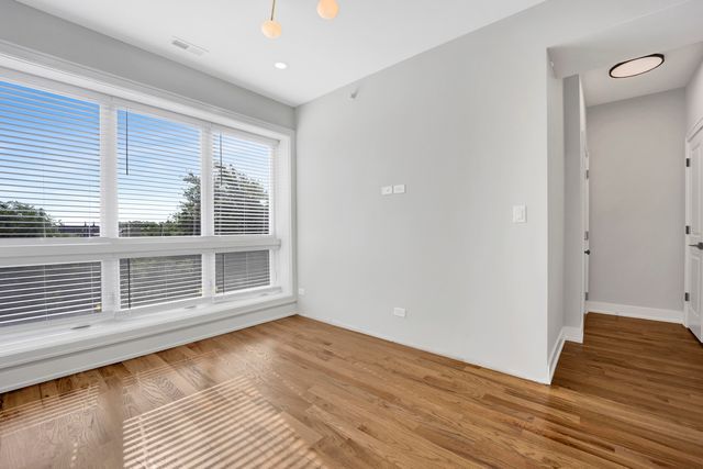 2350 S Leavitt Street 3F, Chicago, IL 60608