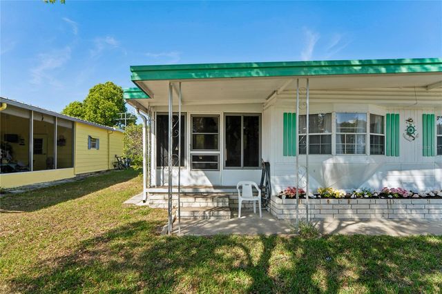 8021 WESTERN CIRCLE DRIVE, Brooksville, FL 34613