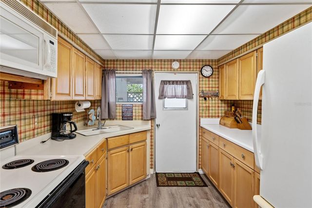 8021 WESTERN CIRCLE DRIVE, Brooksville, FL 34613